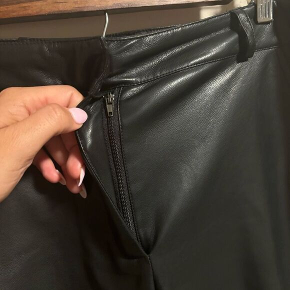 7 For all Mankind Faux Leather Wide Cropped Leg Pants Black- Size Medium - Picture 5 of 11